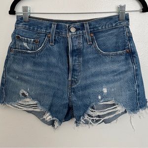 levi’s distressed shorts
